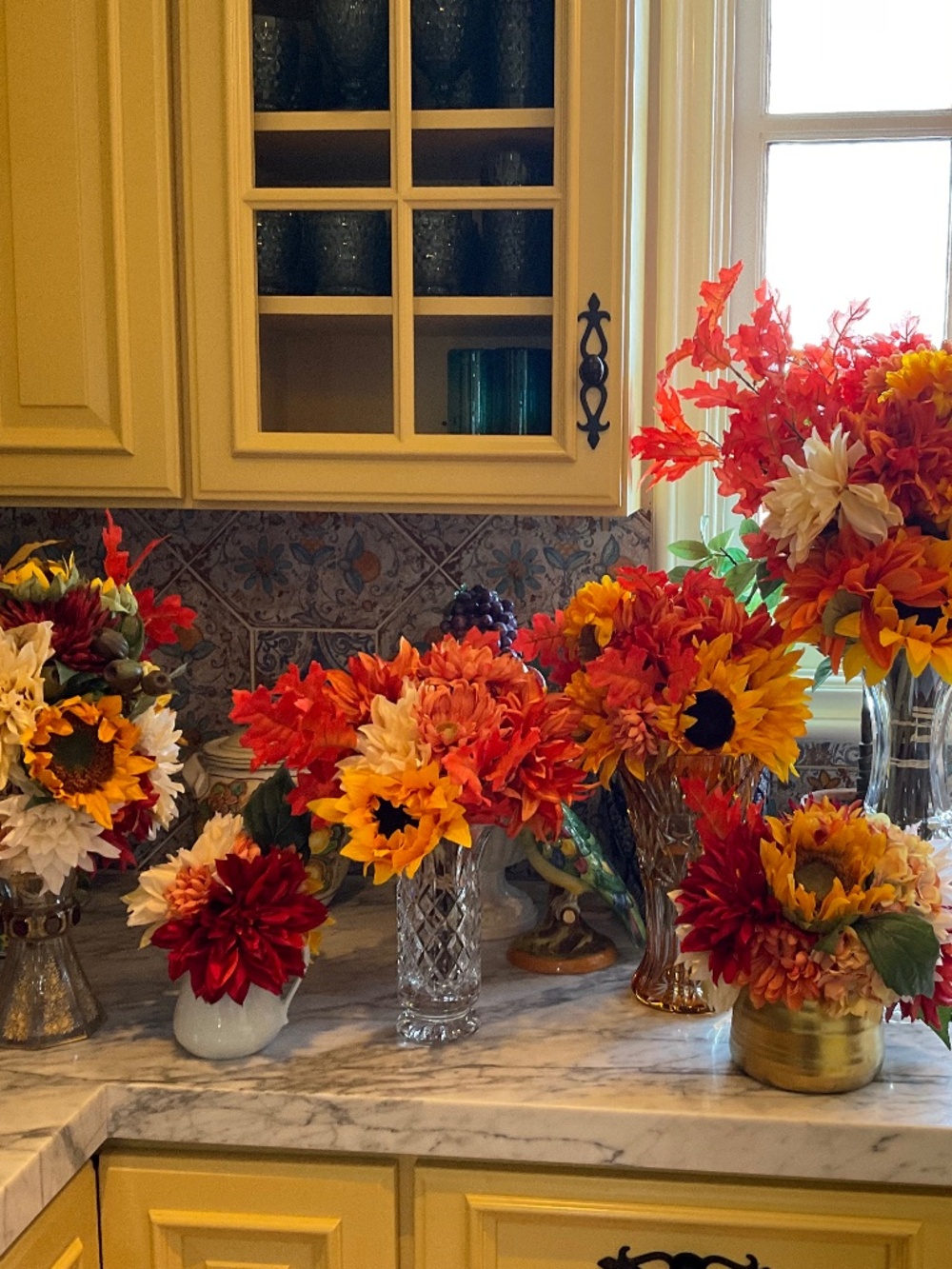 Set of 6 fall faux floral boquets in various sizes ( vases NOT included)